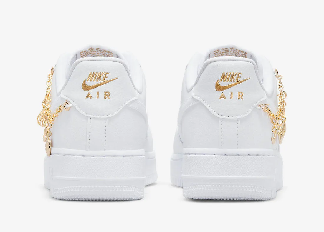AIR FORCE 1 TRIPLE WHITE LUCKY CHARM